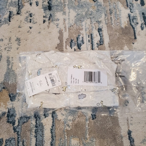 CARTERS Giraffe onesie - Picture 3 of 4